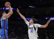 蜂鸟电竞-关于浓眉哥回归赛场，逆转首场状态亮眼，独行侠观众沸腾！的信息