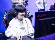 蜂鸟-关于Rookie在C9比赛中回归赛场，绝杀引发热议！的信息