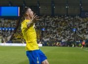 蜂鸟电竞-C罗回归赛场，逆转首场状态亮眼，切尔西观众沸腾！的简单介绍