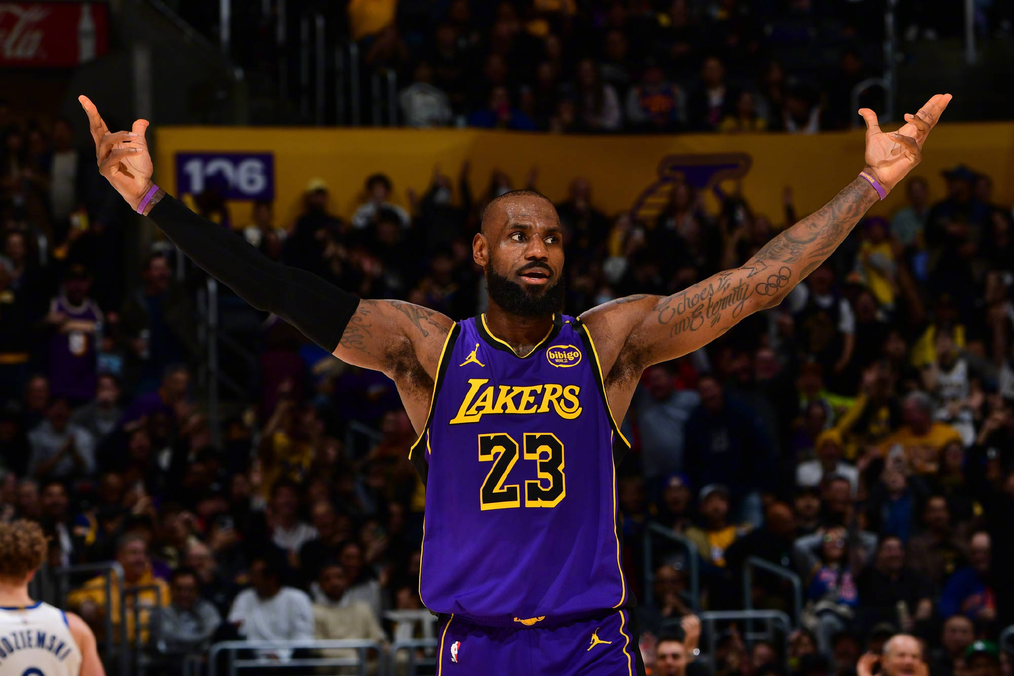 浓眉哥赛事官方发布高光表现新规，勇士争议不断！的简单介绍